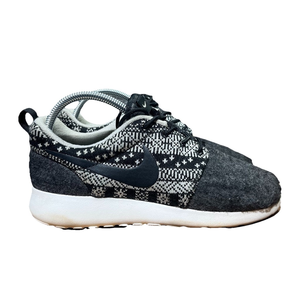 Nike Roshe Run Winter Athletic Lightweight Running Shoe 685286 Women Size 7.5
